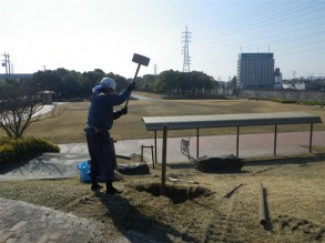 二脚鳥居支柱を作っています。
